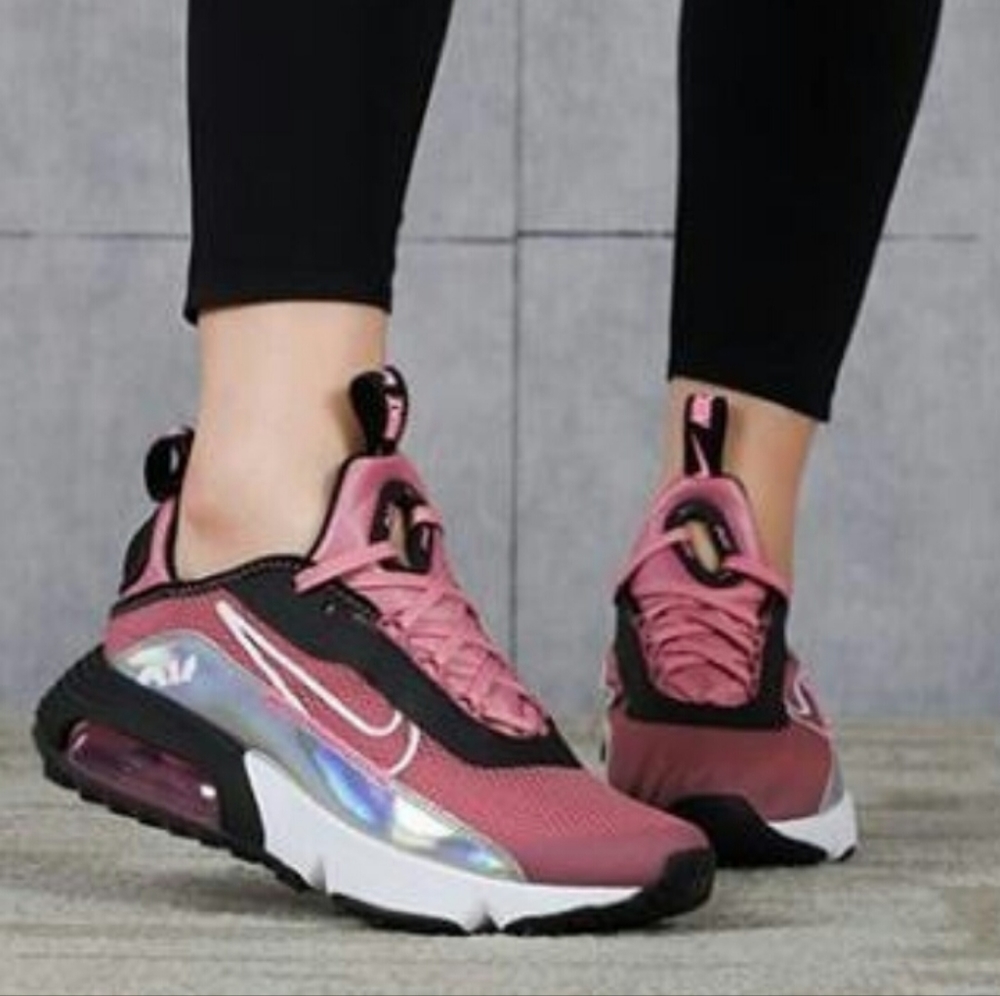 NIB Air Max 2090 SE